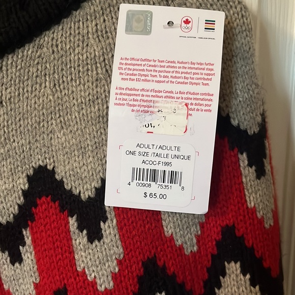 BNWT Canada Poncho - Picture 2 of 3